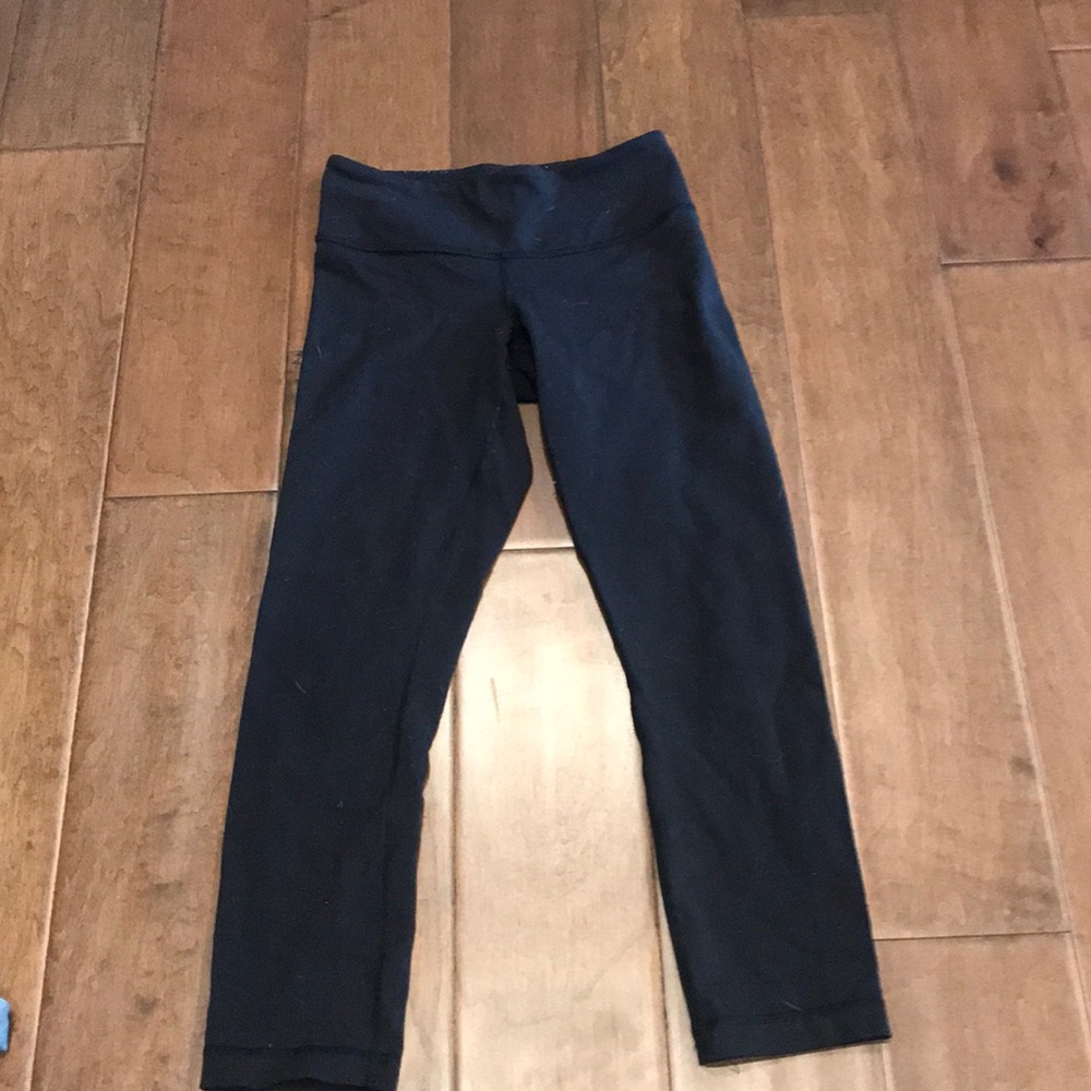 Black cropped leggings